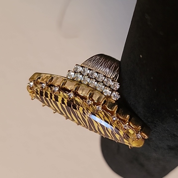 Vintage BETSEY JOHNSON Hollywood Glam Collection Tiger Motif Cocktail Ring. 7 - Picture 4 of 8